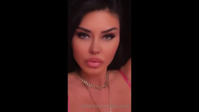 Pembe Sütyenle Odada İfşa — Ebru Polat Türk İfşa